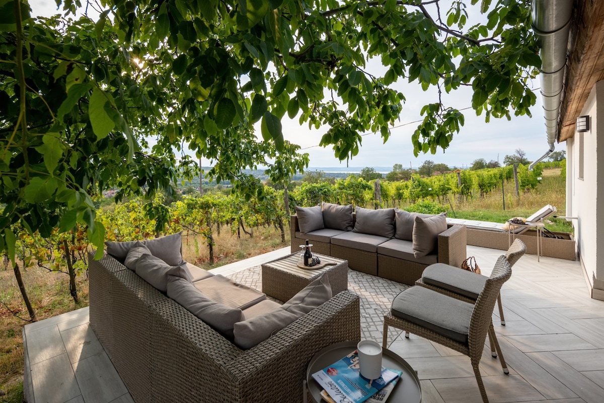 d. Five Vineyard & Retreat Kőröshegy