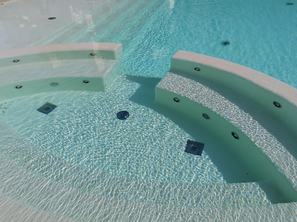 Jesolo Lido的Moby Dick、游泳池和免费无线网络