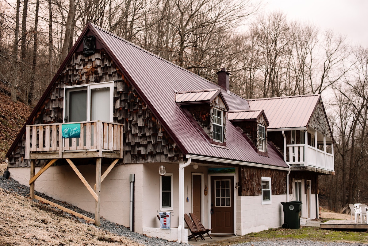 Muskie-Lounge River Retreat