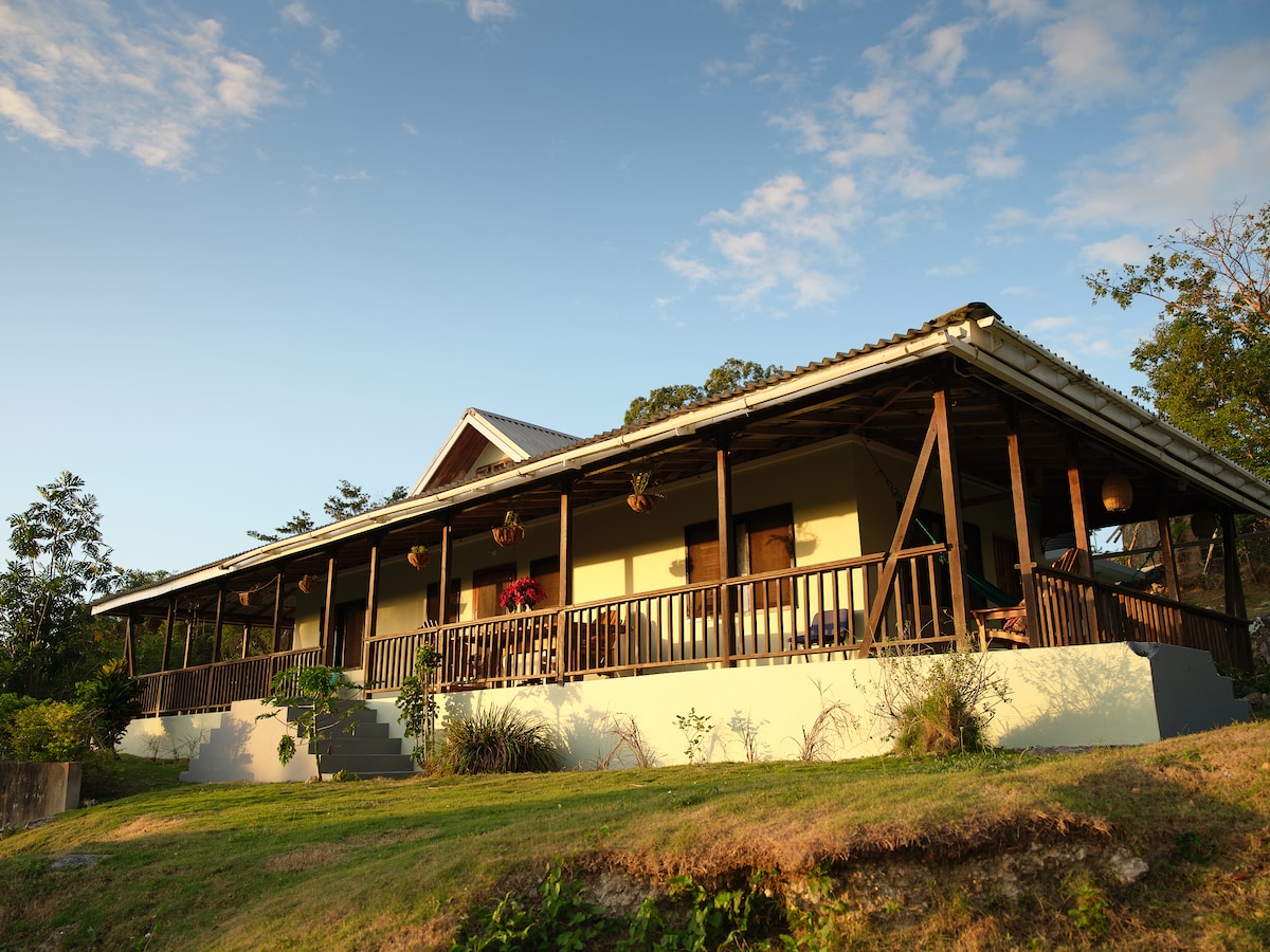 Pear Tree Hill Country Cottage..away from it all