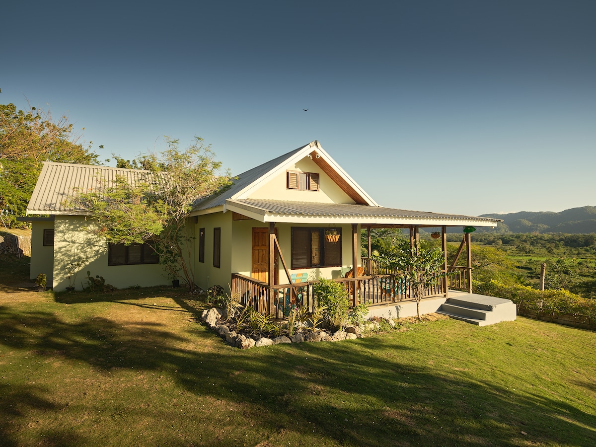 Pear Tree Hill Country Cottage..away from it all