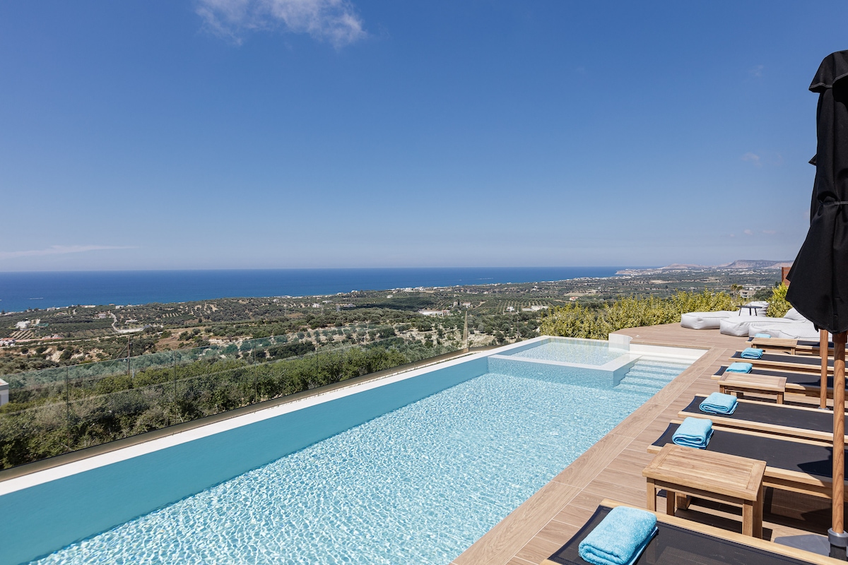 Villa Tina Offering full privacy & scenic sea view