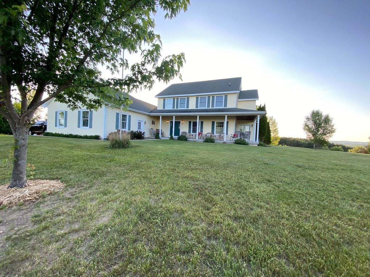 Sayler Sunset Farmhouse < 1 mile from Horse Shows