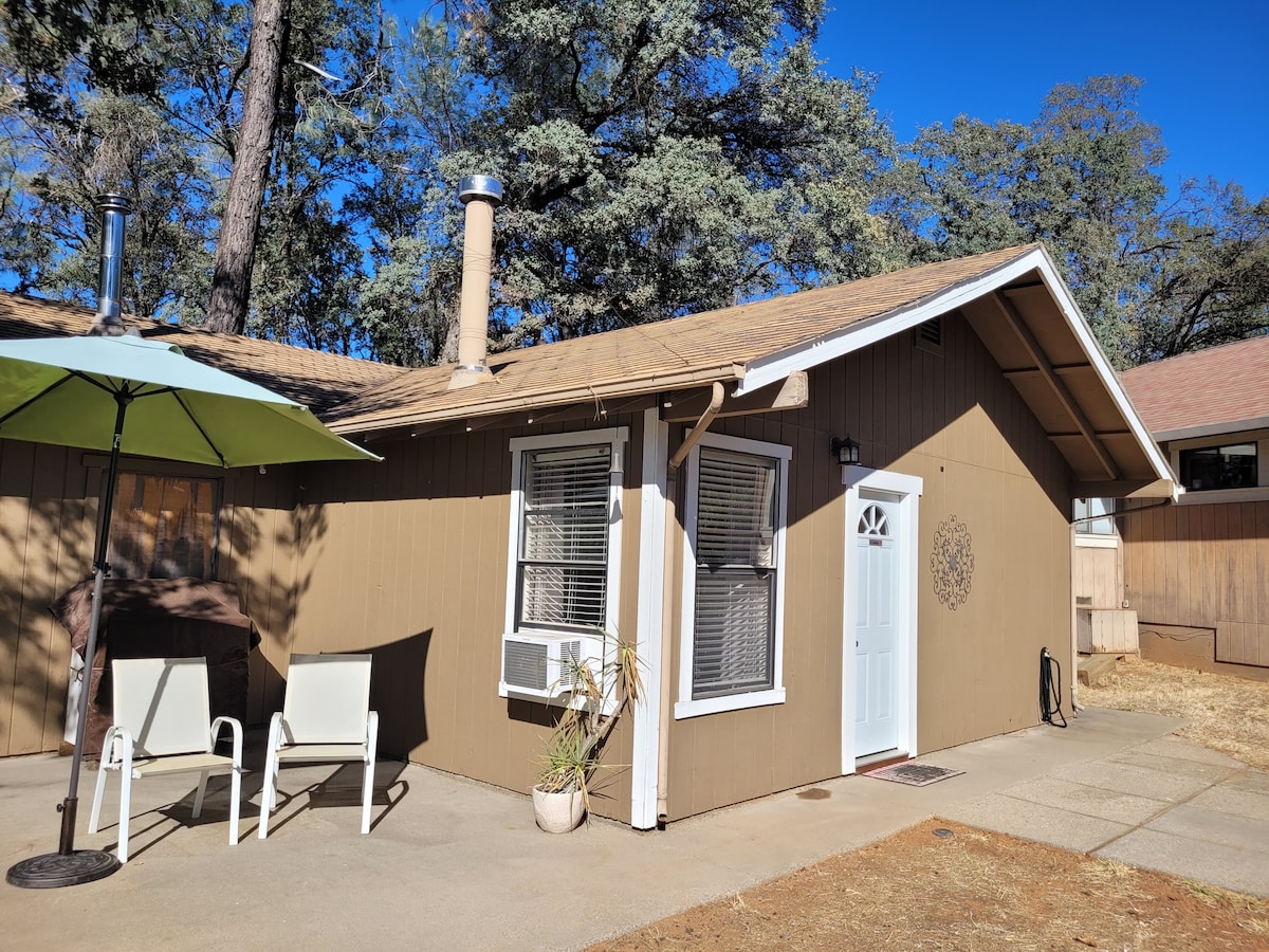 Hilltop Hideaway-Tiny House Living