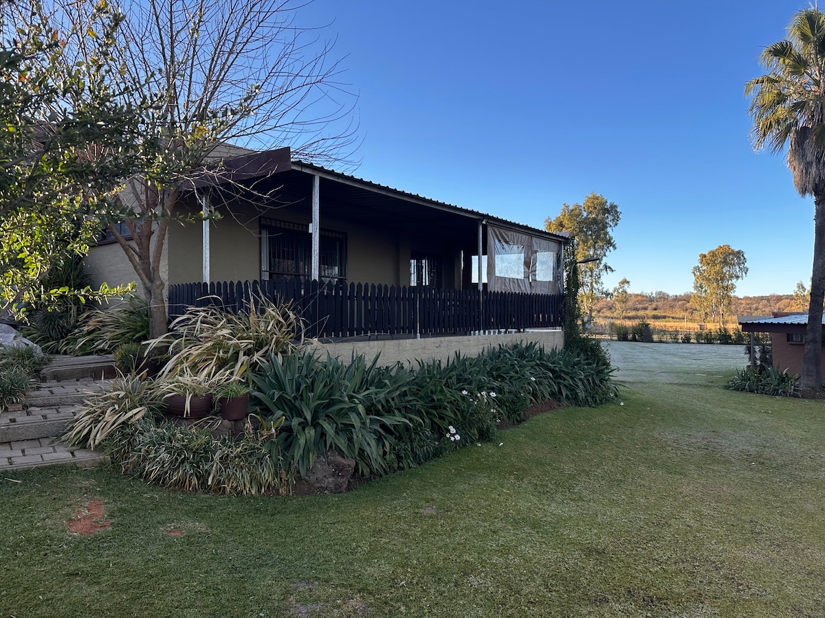 Zeekoe Lodge Rock Cottage.