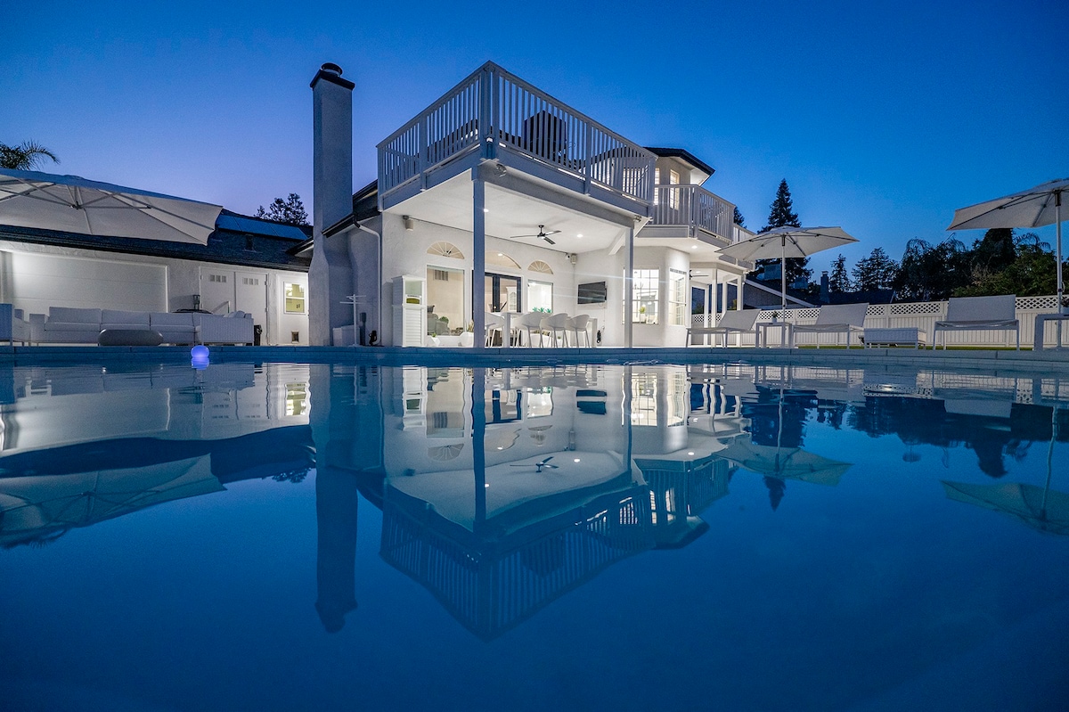 Santorini inspired BrisBar Villa