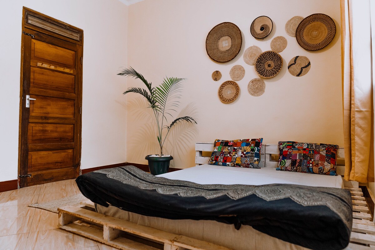 Mkoani homestay - Mbuni private room