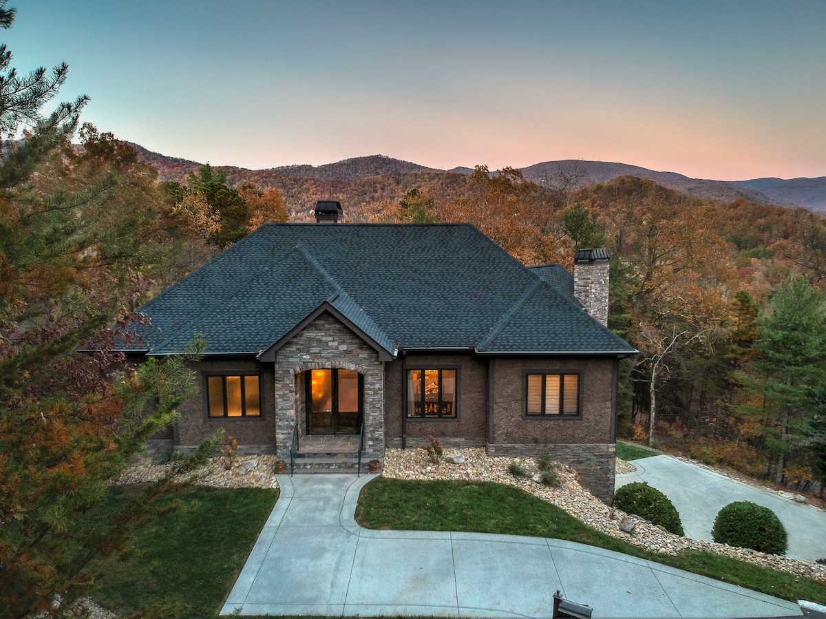 Yourcation® Awaits in Majestic Mountain Home!