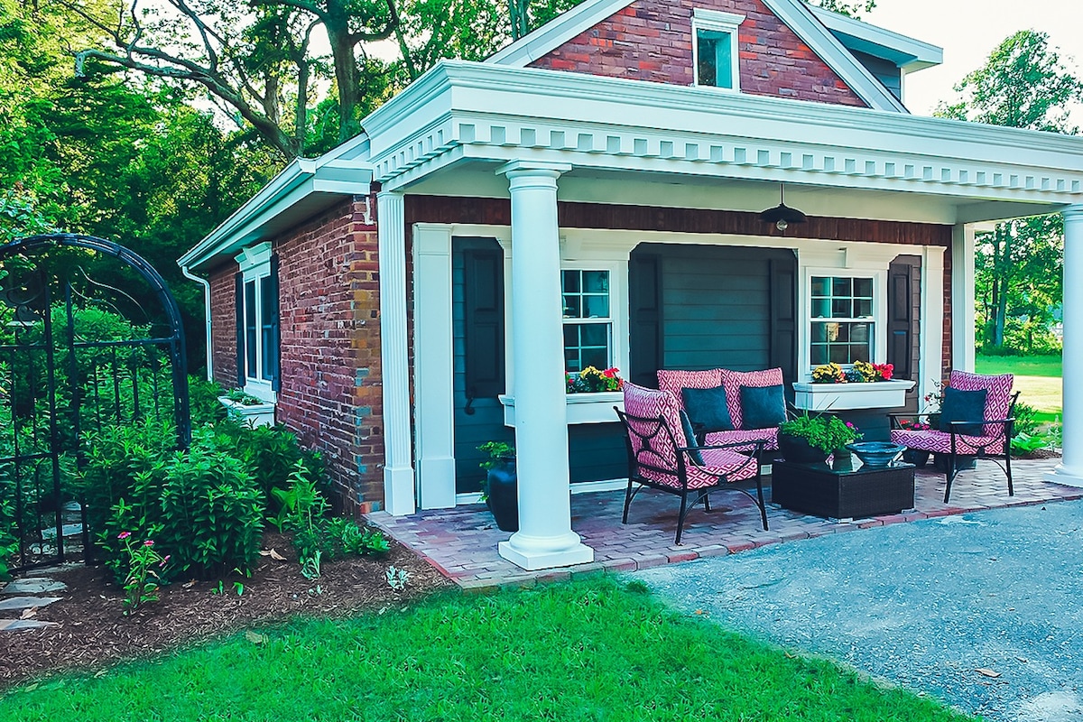 19th Century Coastal Cottage with Modern Amenities