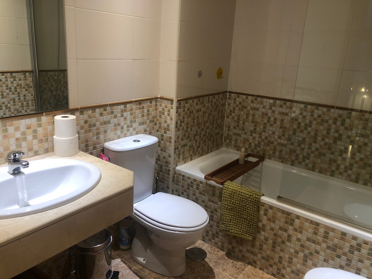 CHALET EN ARGANDA DEL REY ( Hab y baño privados)