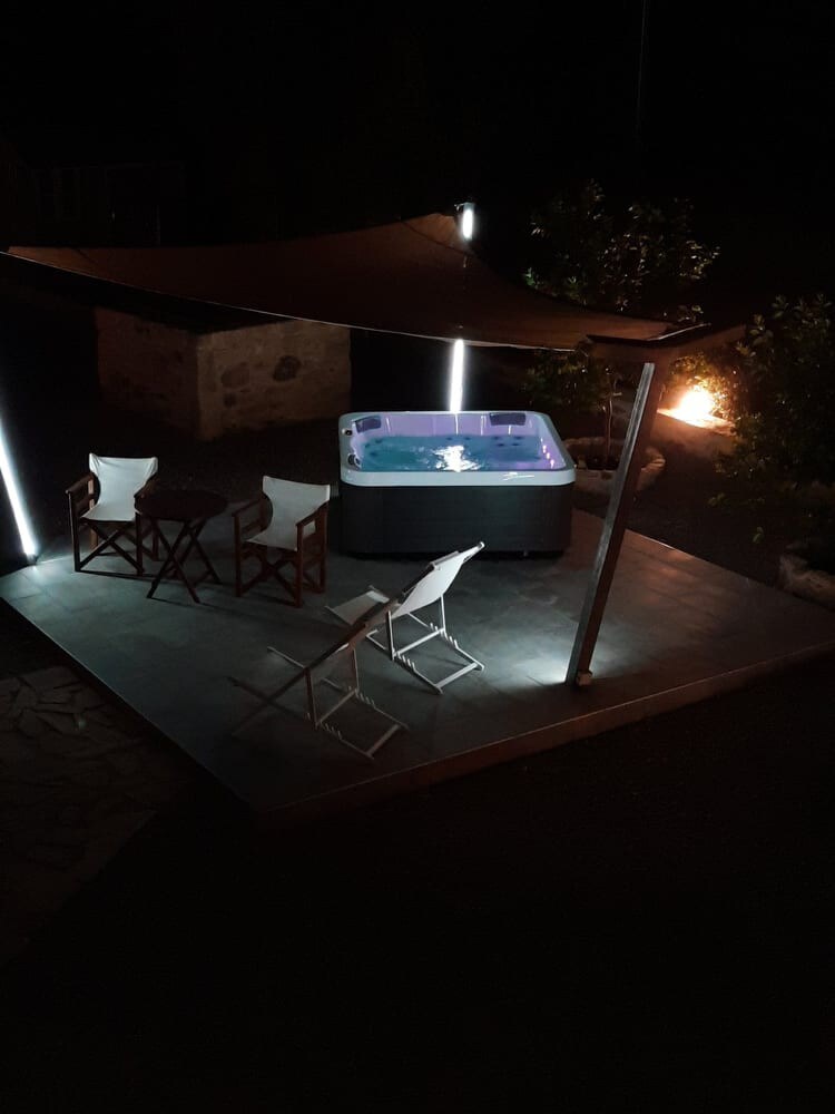 Villa Isida with Jacuzzi - relax - next to Gortyn