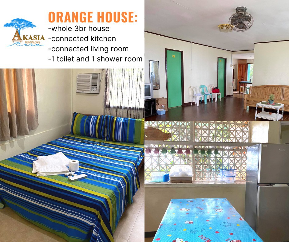 Bright Orange House - 'Akasia Bungalows'