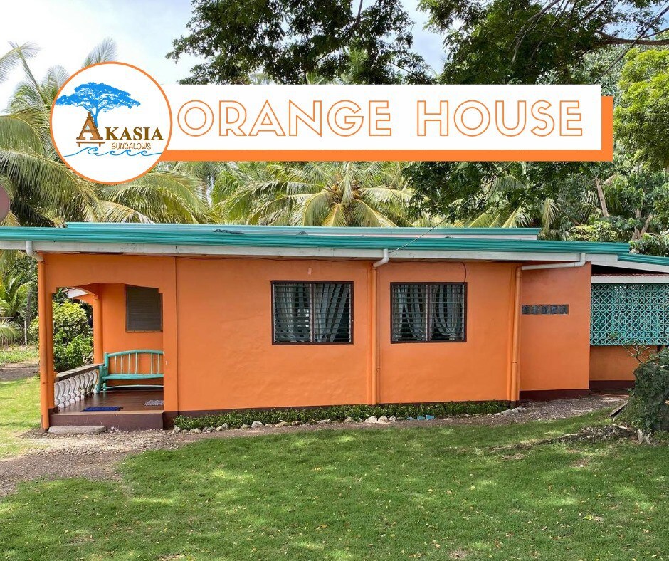 Bright Orange House - 'Akasia Bungalows'