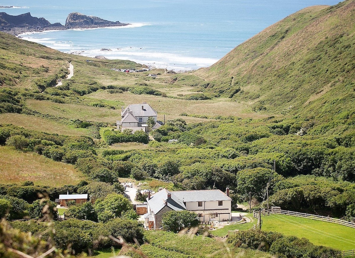 Idyllic cottage in beautiful Welcombe Mouth, Devon