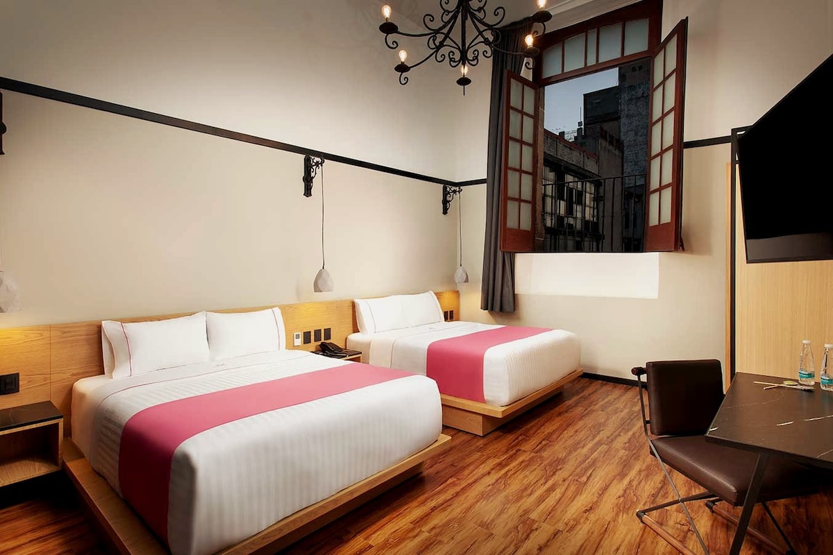 位于CDMX Zócalo的独立卧室，配有两张床位