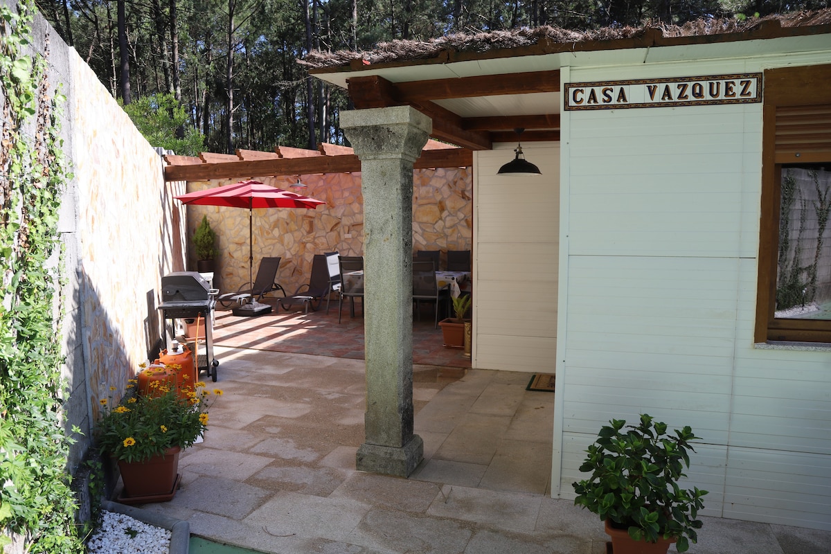 Casa Vázquez en  playa de la lanzada, con piscina