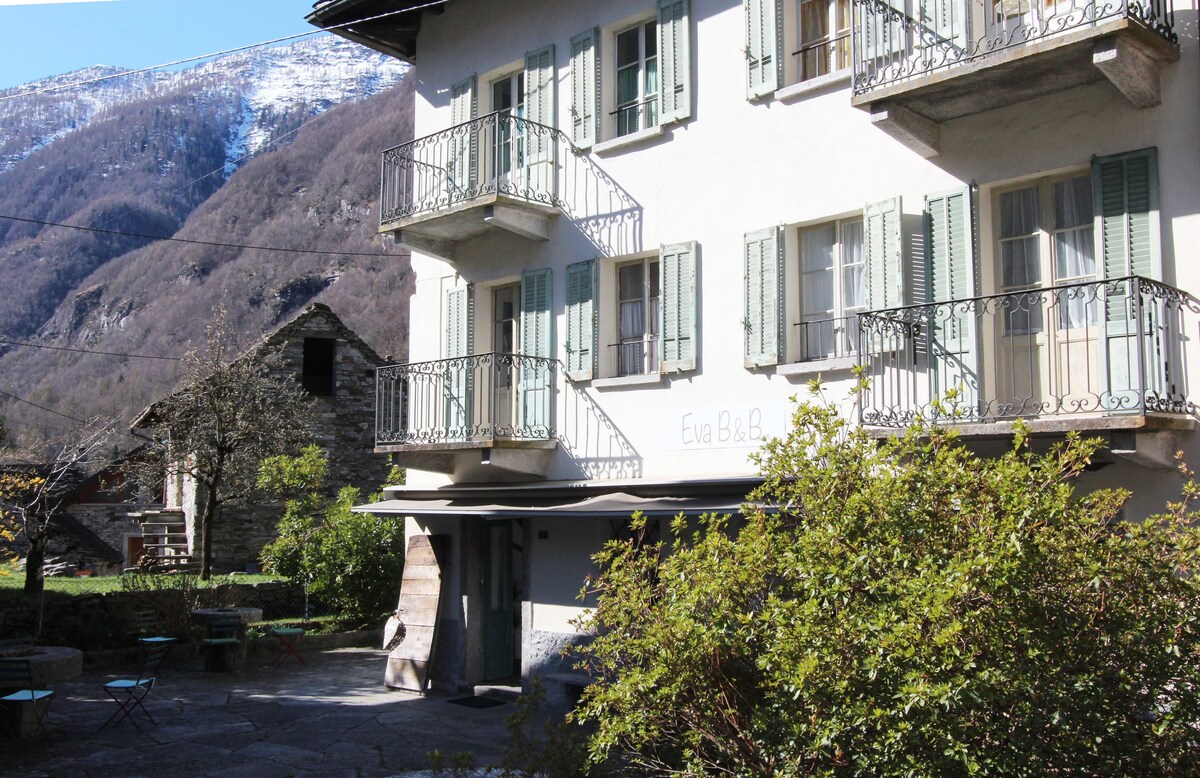典型的房屋位于美丽的Val Verzasca中心
