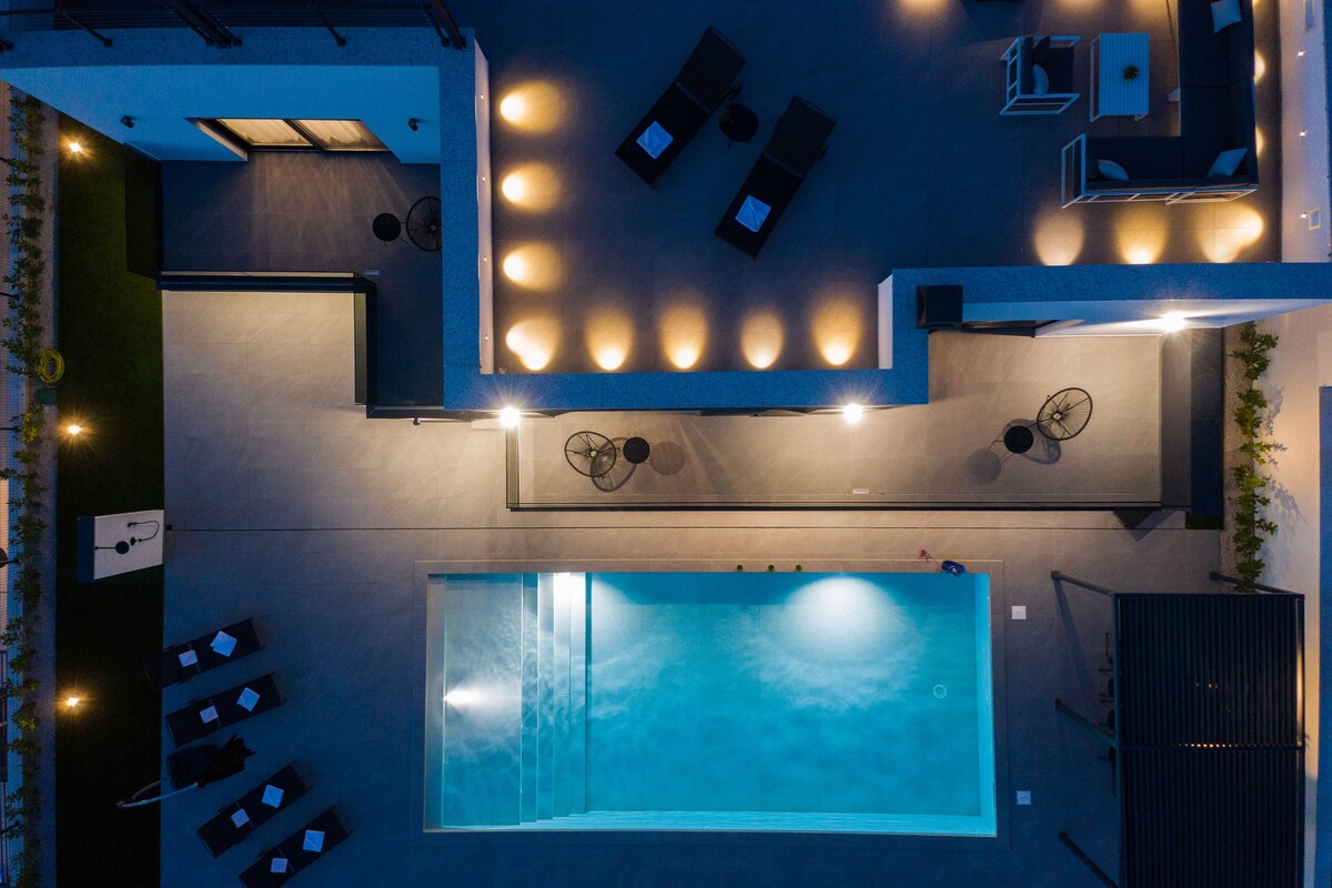Villa Aria with Heated Pool,  Sauna, Gym & Jacuzzi
