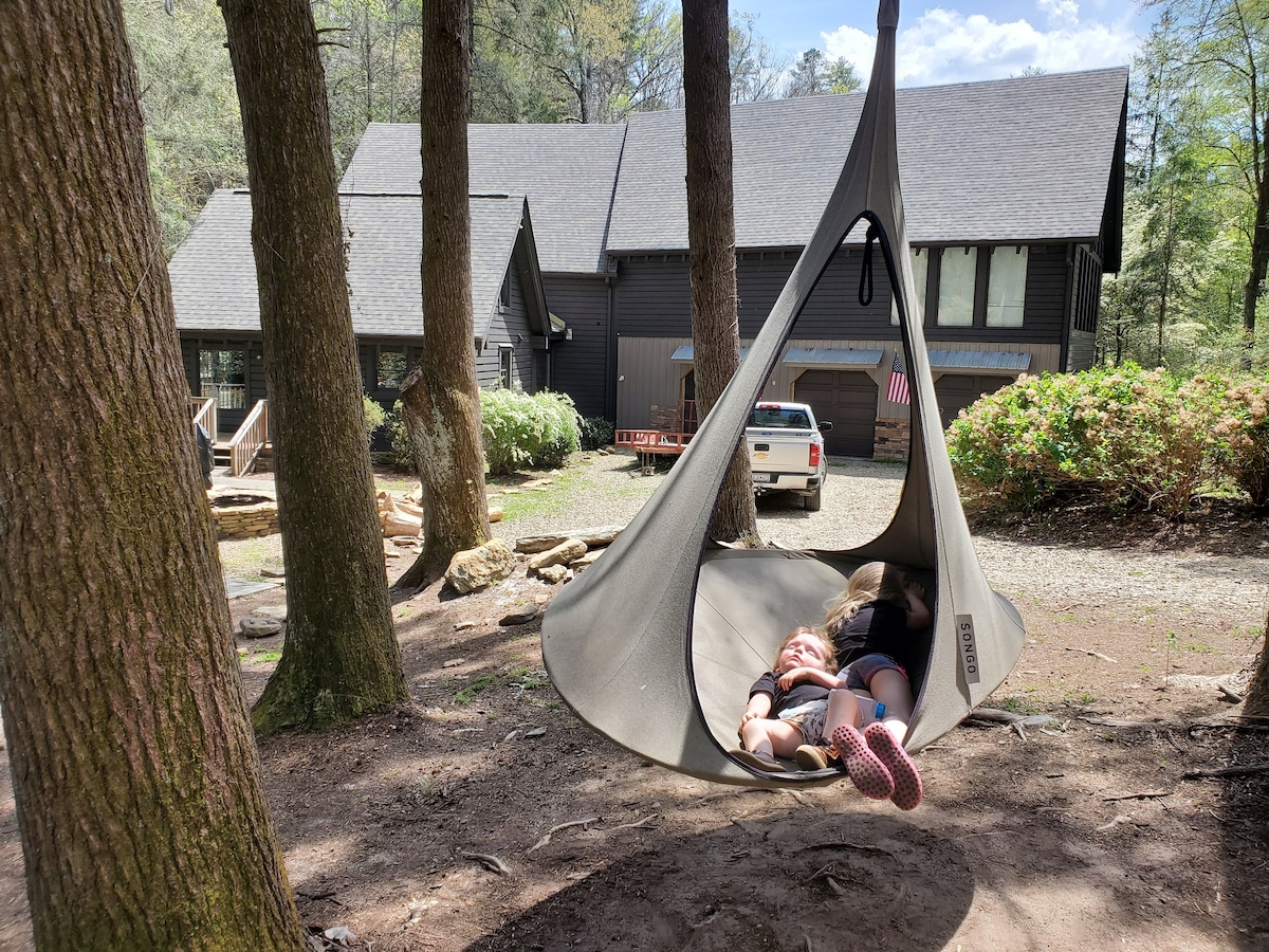 Jocassee Gorge Mountain Lodge on creek-Waterfront