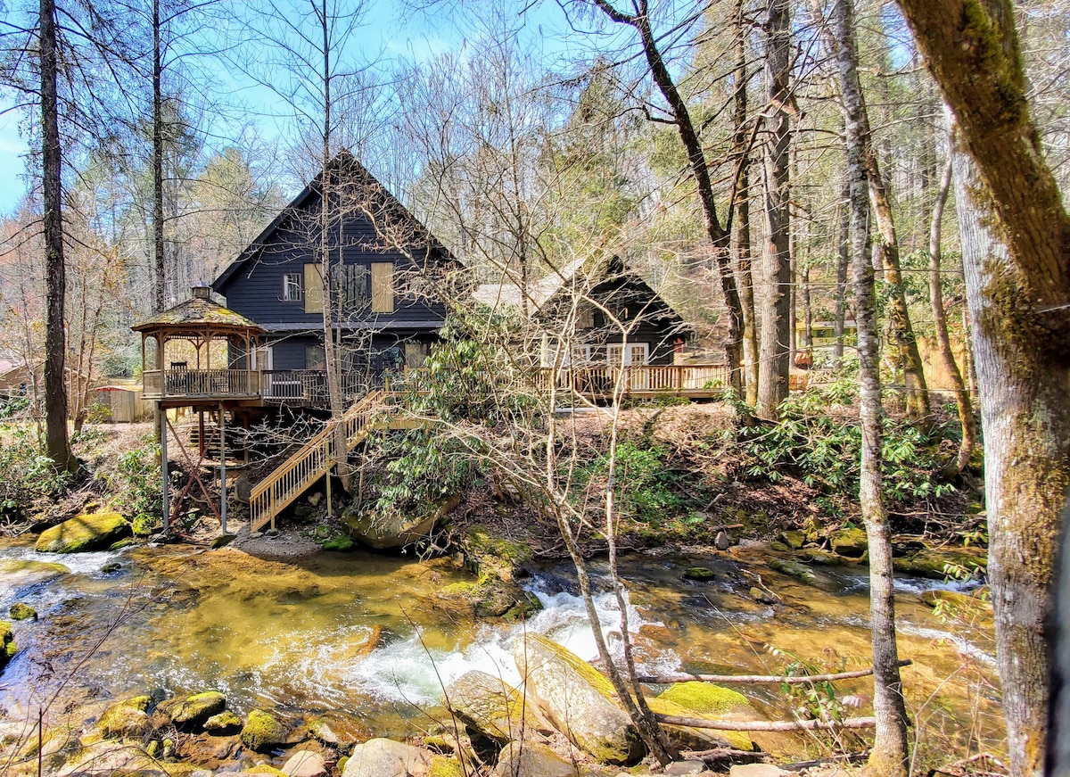 Jocassee Gorge Mountain Lodge on creek-Waterfront