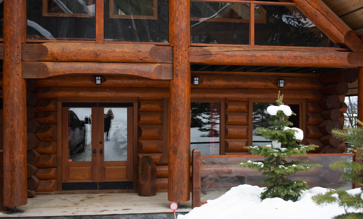 Elk Lodge @ Kicking Horse Mountain