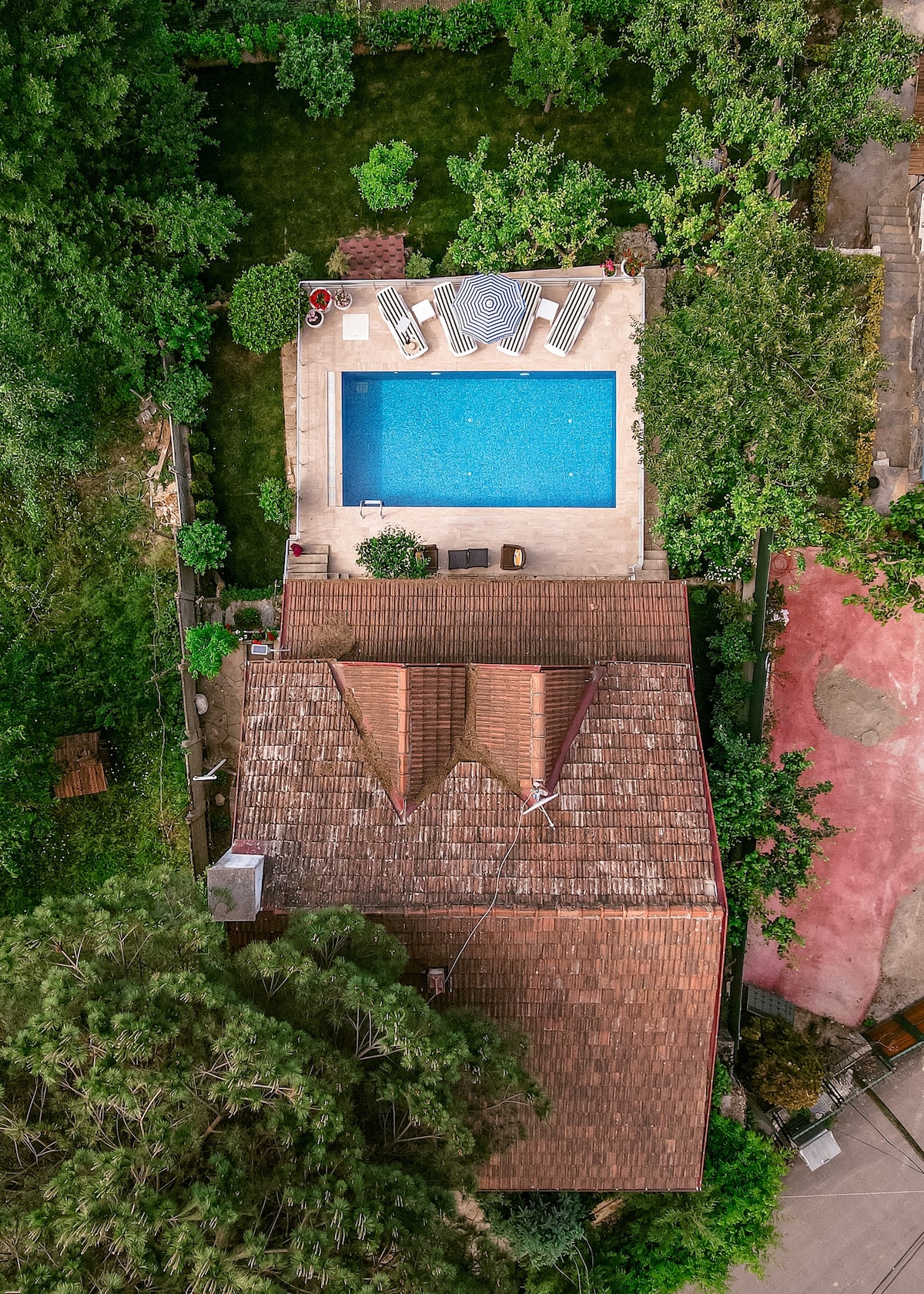 带泳池/SAPANCA 150平方米的独立豪华别墅大自然