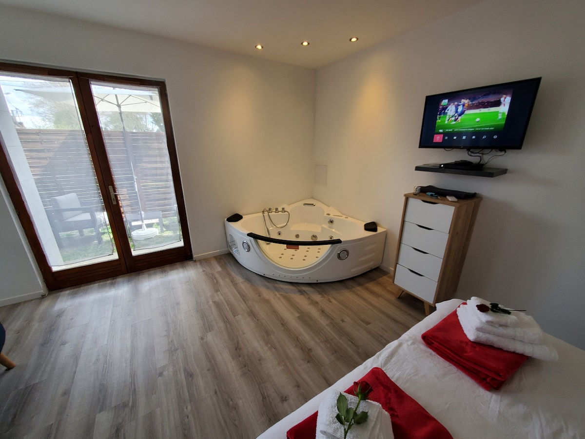 LE PIED A TERRE - STUDIO Avec JACUZZI PRIVE