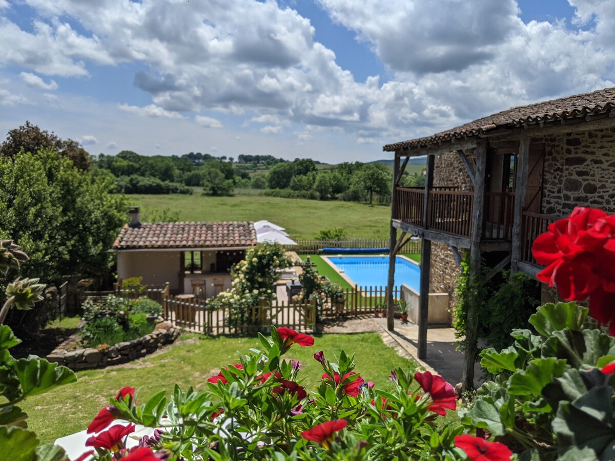 Traditional 3 Bedroom French Farmhouse With Pool.