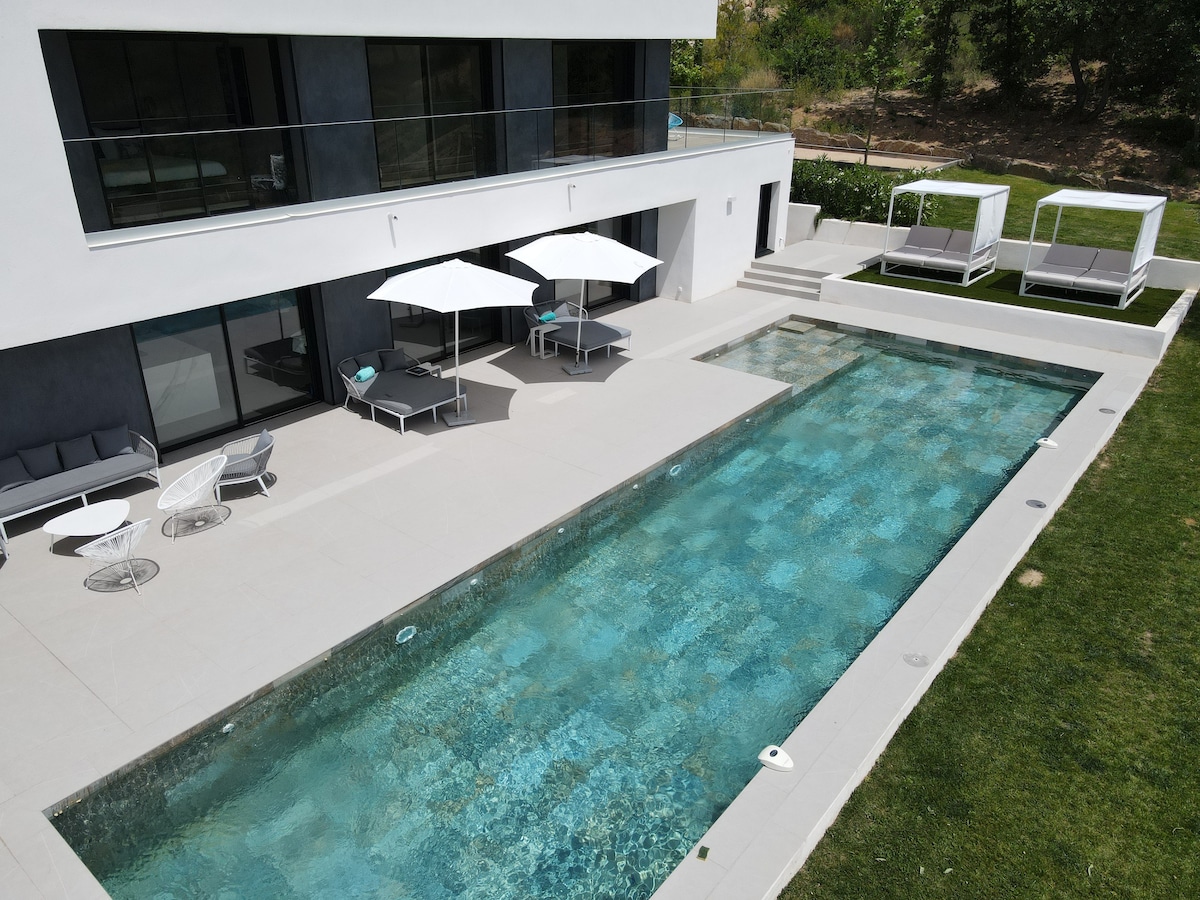 普罗旺斯艾克斯豪华别墅（ Villa Aix-En-Provence ） - 16米泳池-可入住10人。