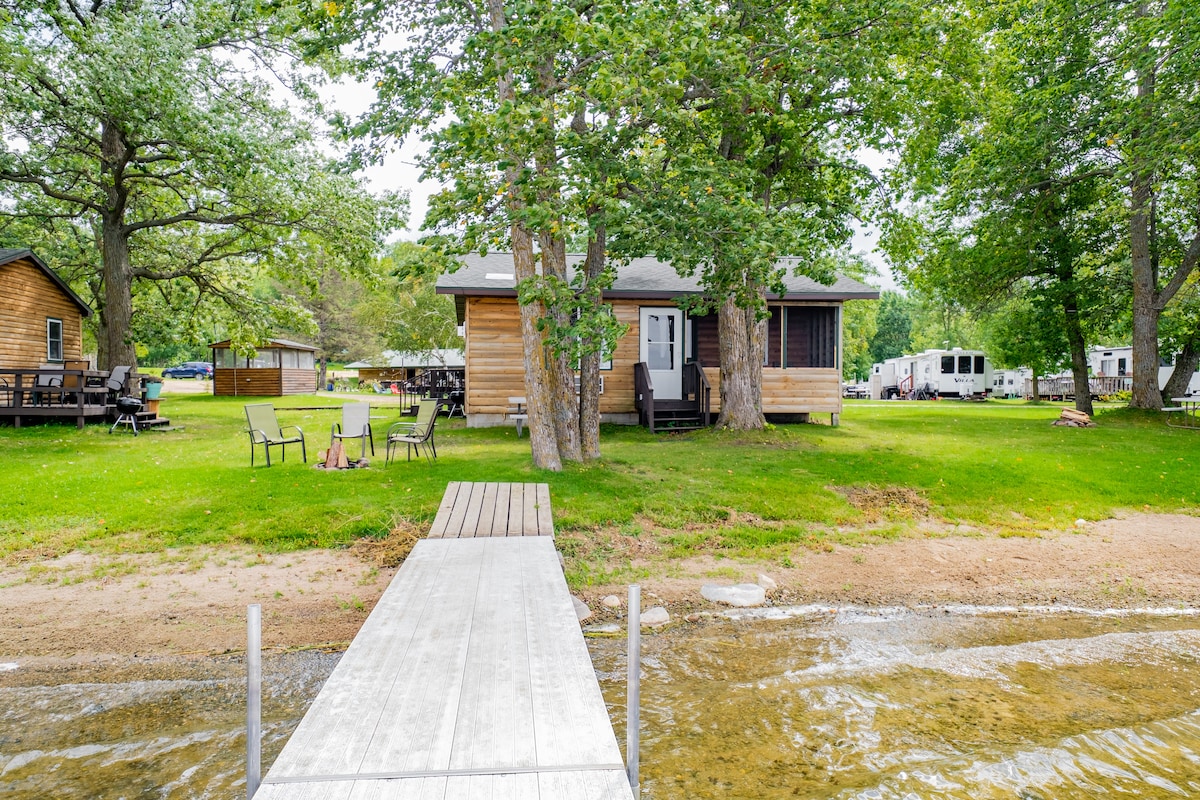 Charming Bluegill cabin w/ screened porch (Resort)