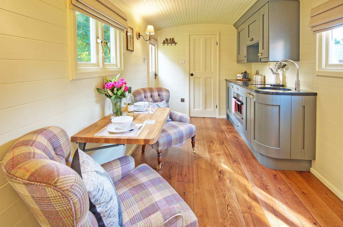 The Guards Van: A Quirky & Stylish Country Getaway