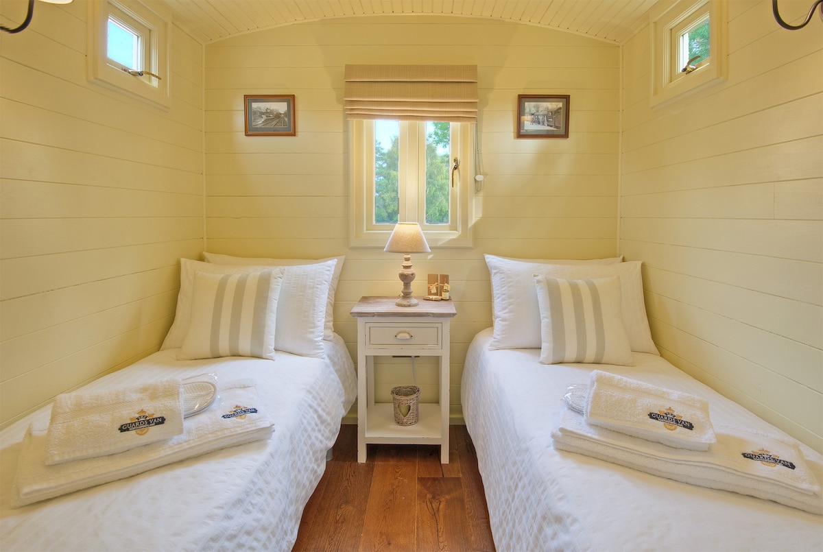 The Guards Van: A Quirky & Stylish Country Getaway