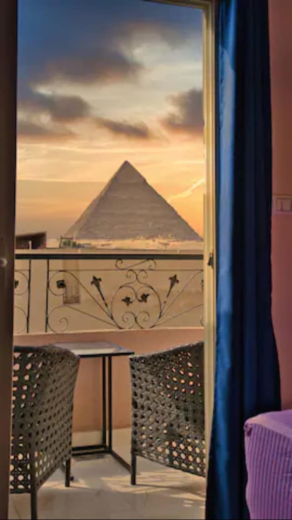 从晴空休息室可欣赏到美丽的金字塔景观（ 3 ）
