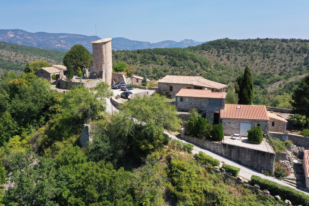 Eagle 's Nest ，欣赏迷人的罗什布鲁恩（ Rochebrune ）美景