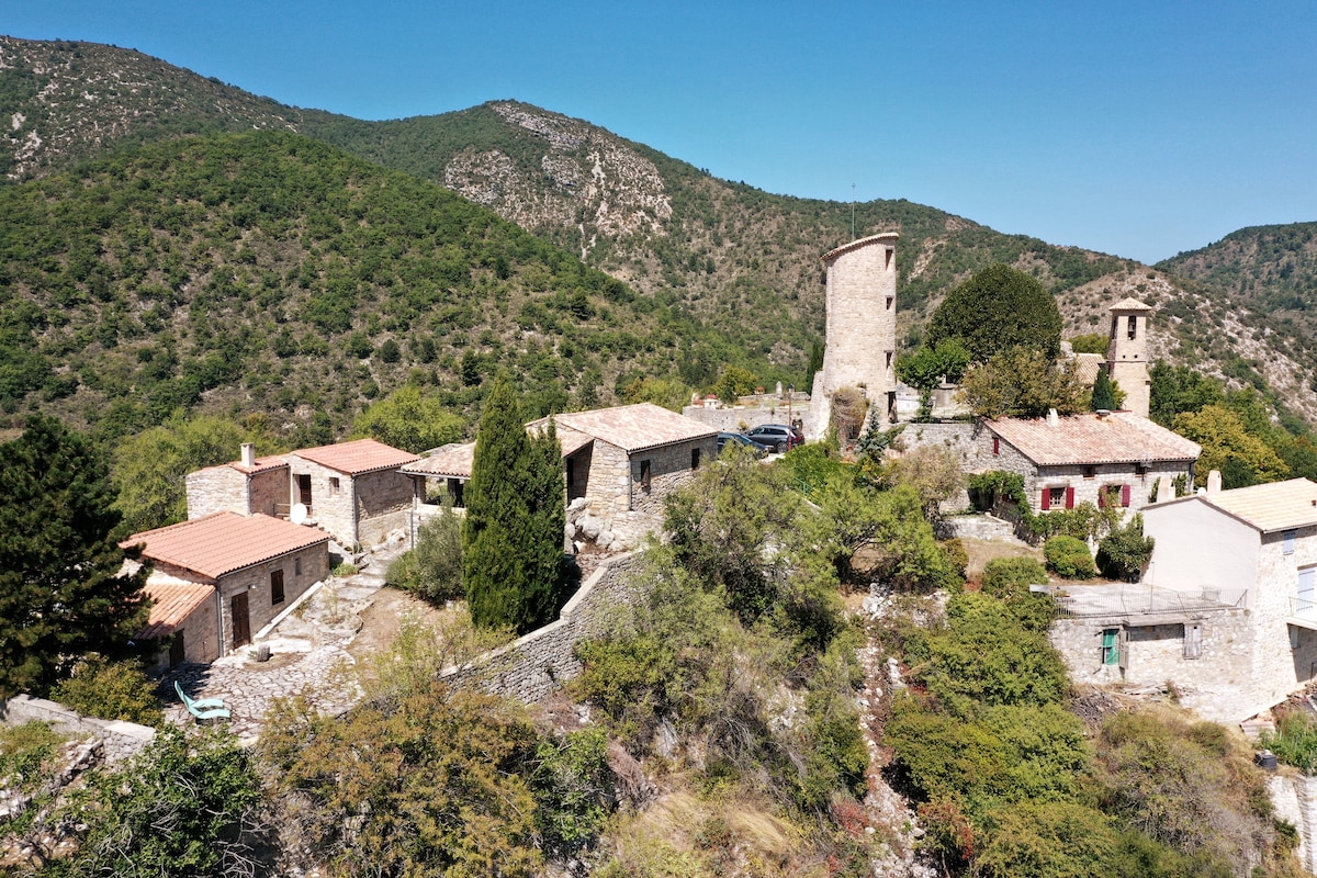 Eagle 's Nest ，欣赏迷人的罗什布鲁恩（ Rochebrune ）美景