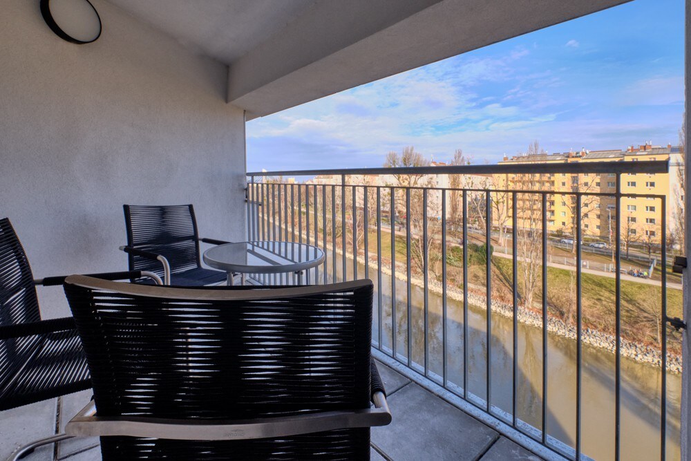 Riverview Apartment with 3 Bedrooms and Balcony
