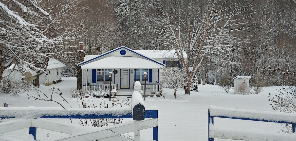 The Cottage at Cove Creek - newly renovated & cozy