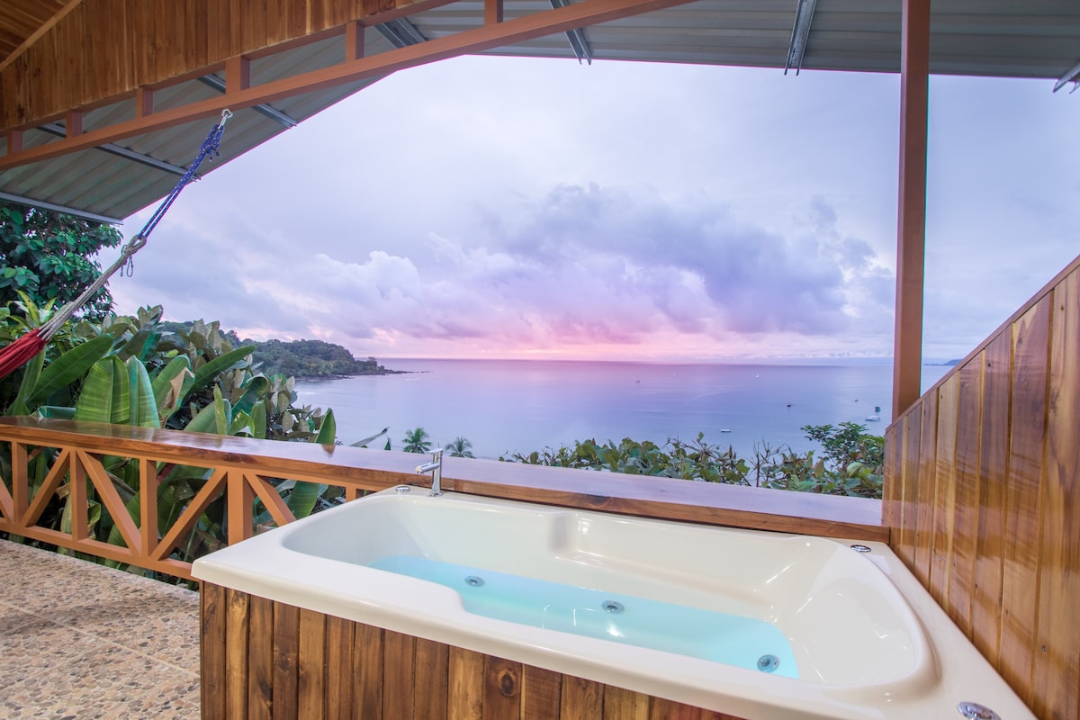 Deluxe bungalow with  jacuzzi and ocean view