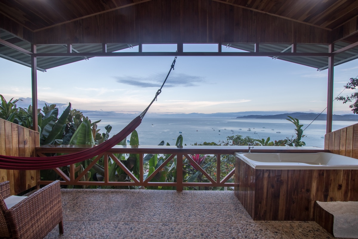 Deluxe bungalow with  jacuzzi and ocean view