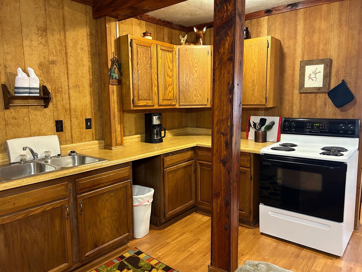 Adjoining Cabin #7B at Patoka 4 Seasons Resort