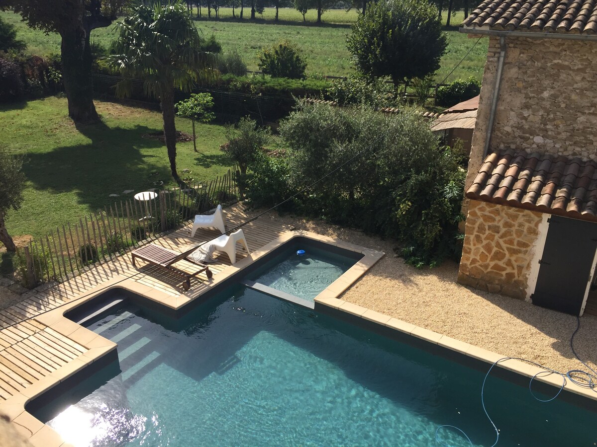 La ferme St Pierre, gîte vue, piscine, repas