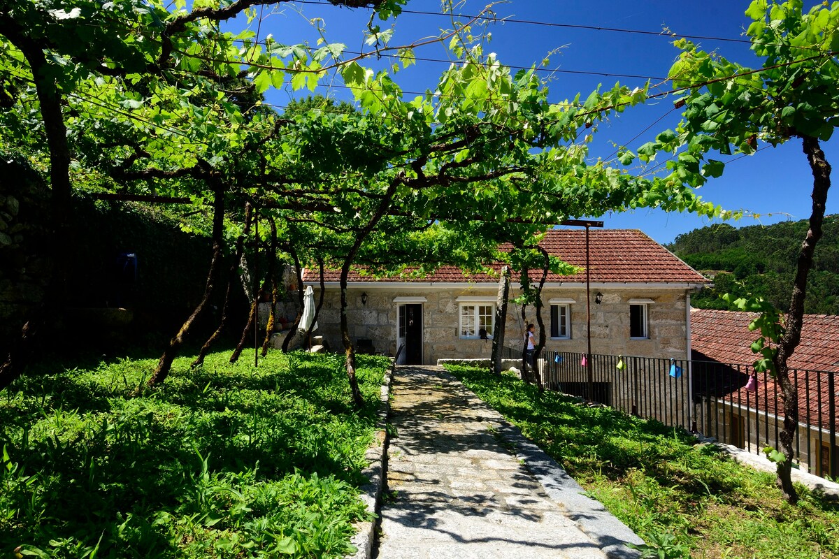 QUINTA DO SOUTO - CASA RURAL CON PISCINA Y JACUZZI