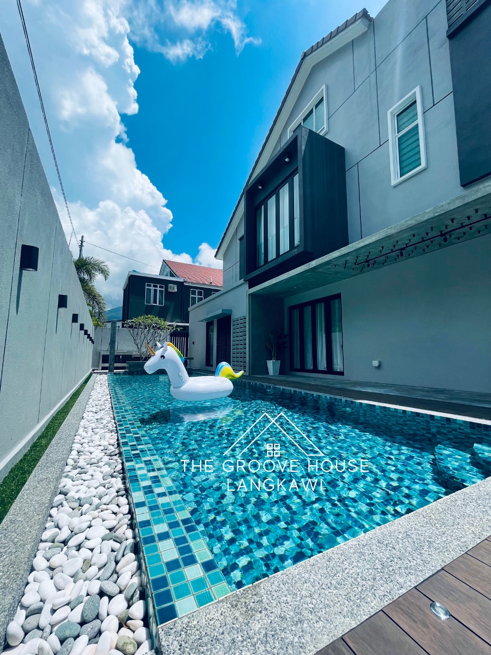 The Groove House ★ 5BR ★ Private Pool & BBQ ★ Kuah