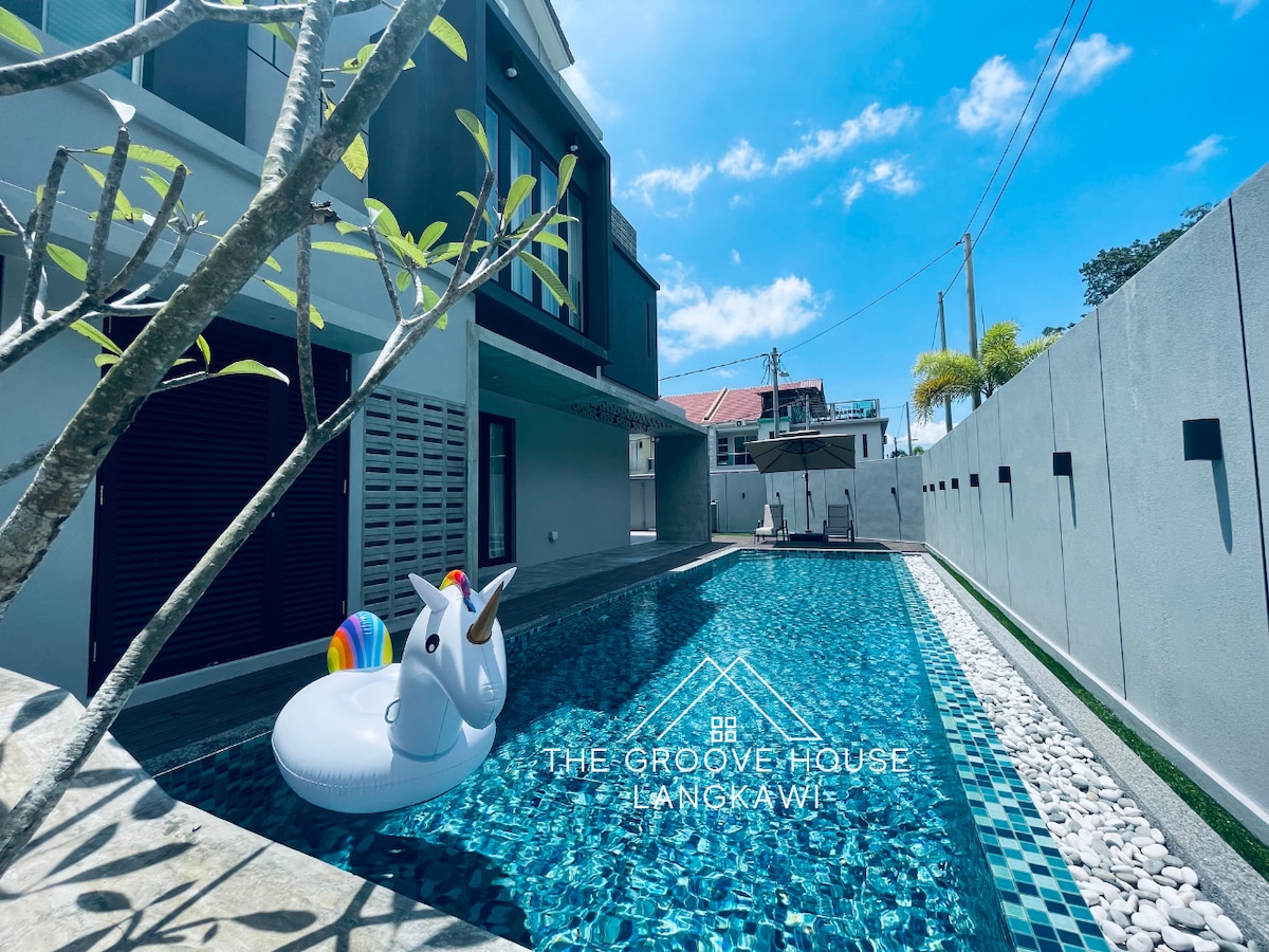 The Groove House ★ 5BR ★ Private Pool & BBQ ★ Kuah