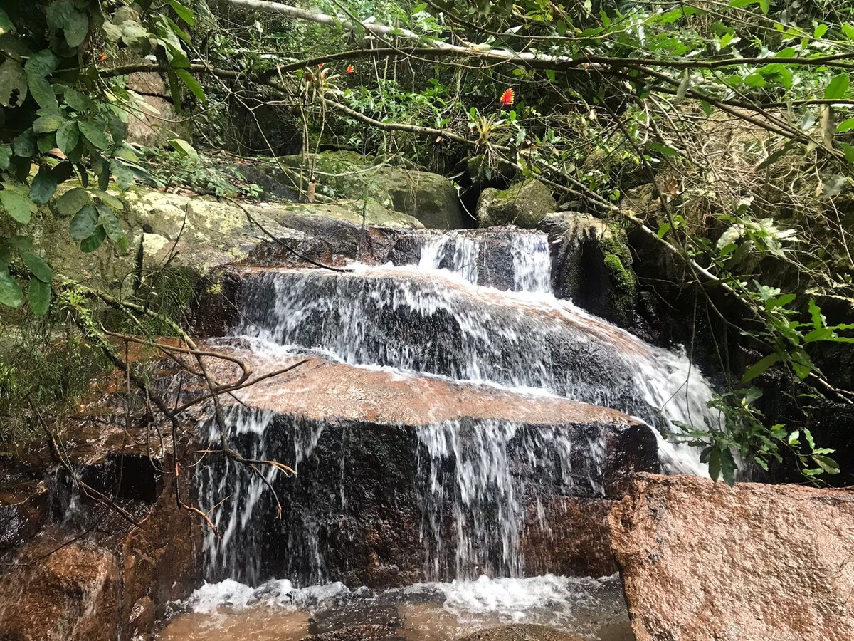 Sítio Manacá、Casa、Trails和瀑布。