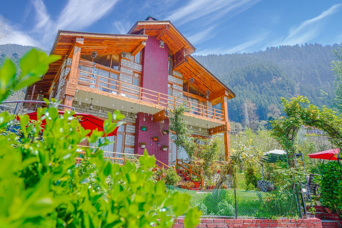 Boutique Orchard Villas in Manali Town
