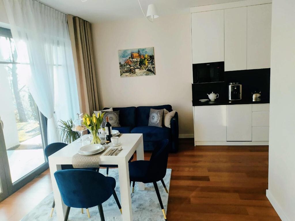 Różana 2 Apartament granatowy