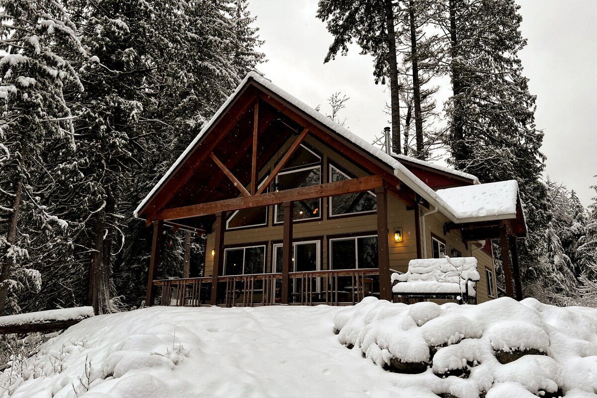 Big Tree Retreat: Hot tub, Woodstove, Salmon River