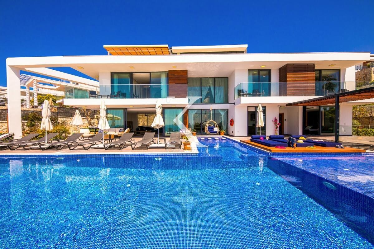 Villa for 10, w/ fantastic views & infinity pool