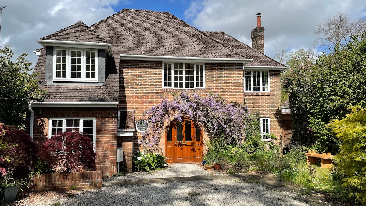 Stunning family home. hottub, cinema, table tennis